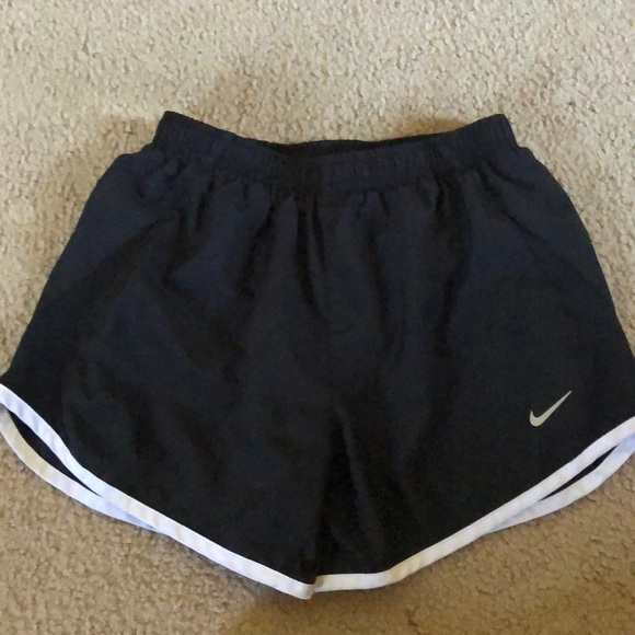 girls nike shorts black